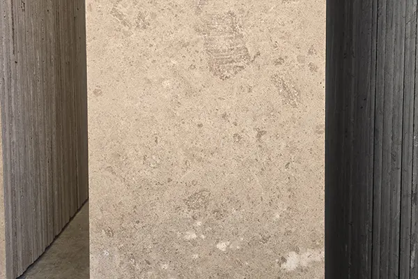 نمونه ای از تراورتن کرم