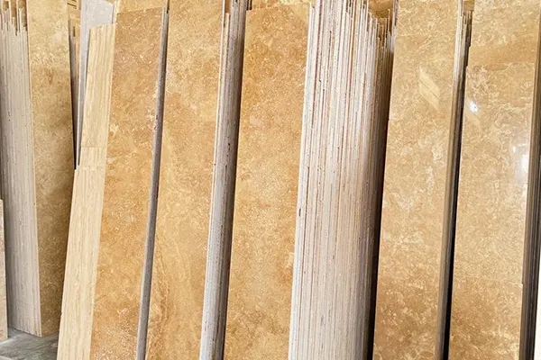 نمونه ای از سنگ تراورتن عسلی