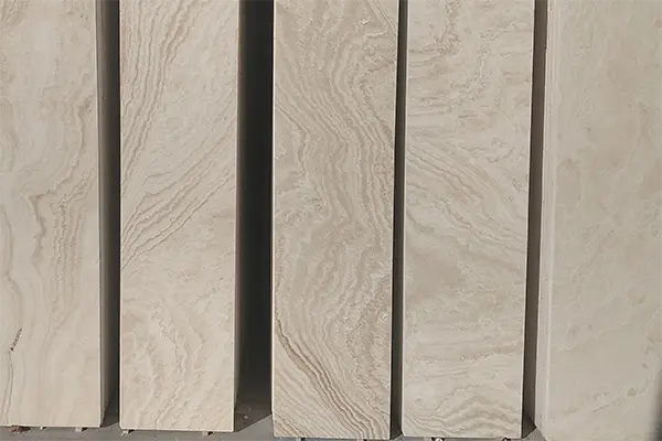 نمونه ای از سنگ تراورتن عباس آباد ممتاز