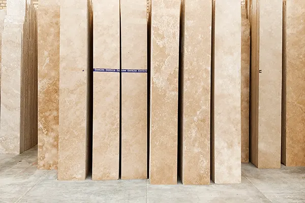 خرید سنگ تراورتن از بین گزینههای مختلف